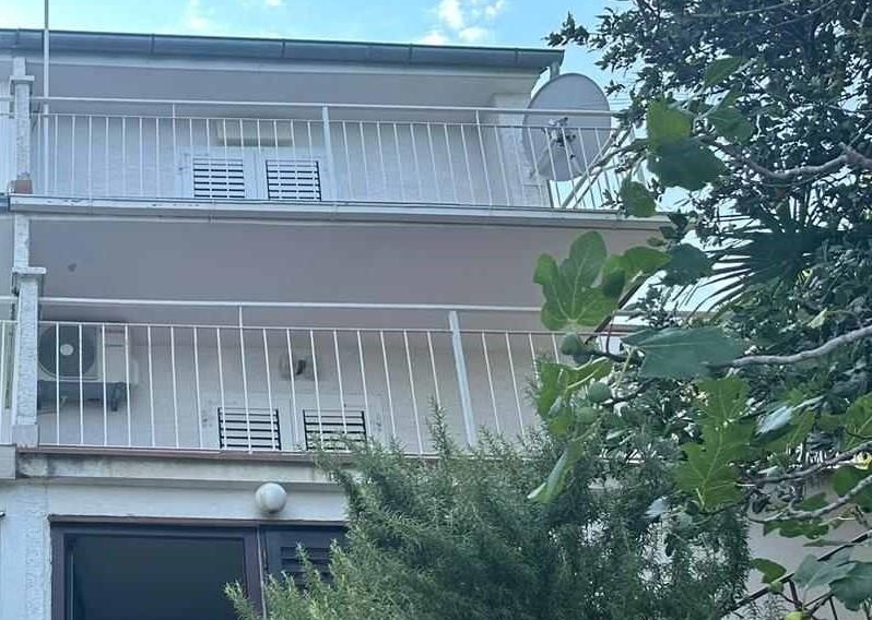 Parhus i Kroatien nära Senj till salu - Panorama Scouting H3052.