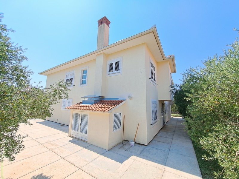 Baksidan av Villa H3354.