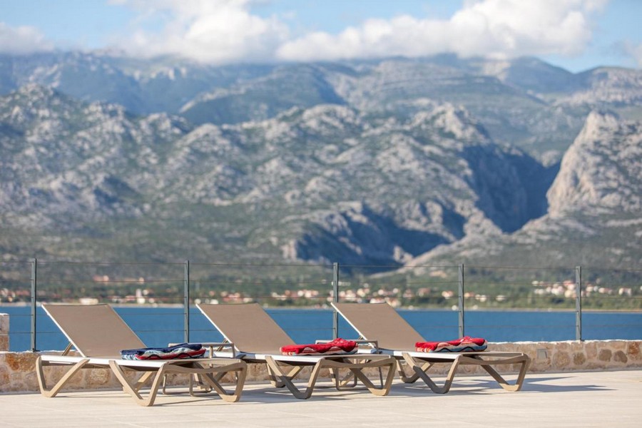 Utsikt över Velebitbergen från objekt H3355 i Kroatien.