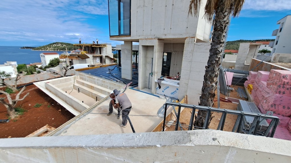 Ny villa med havsutsikt till salu i Kroatien - fastighetsmäklare: Panorama Scouting.