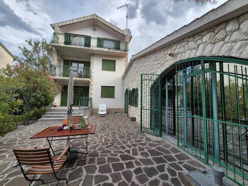 Köp ett lägenhetshus i Kroatien - Panorama Scouting H3359.