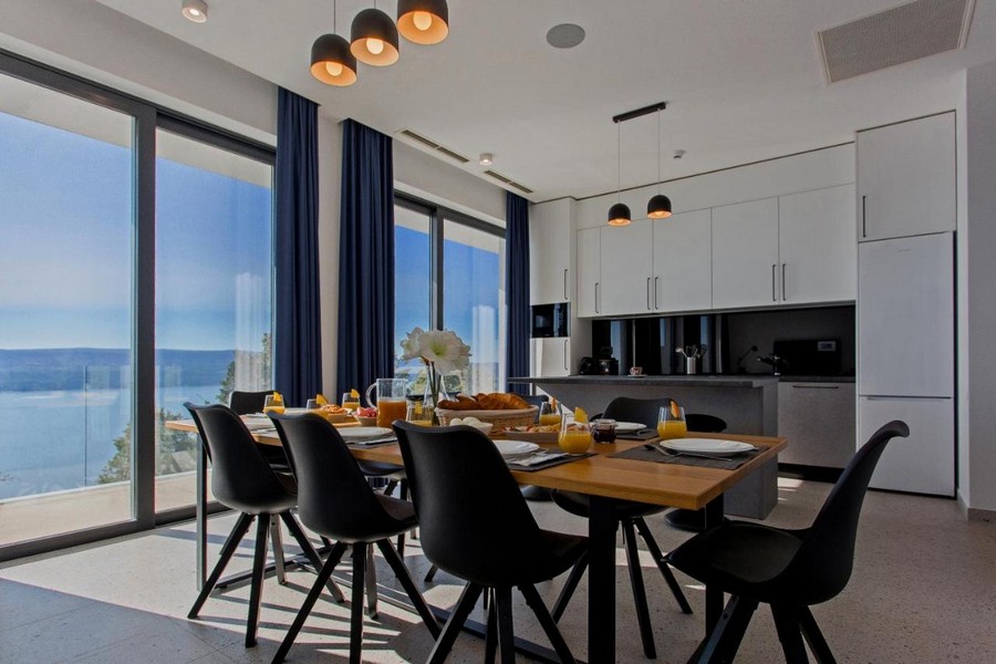 Matplats och lyxigt utrustat kök och matplats i Villa H3389 nära Omis.