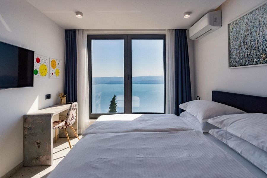 Tillbringa natten med havsutsikt - vacker utsikt från sovrummet på fastigheten H3389.