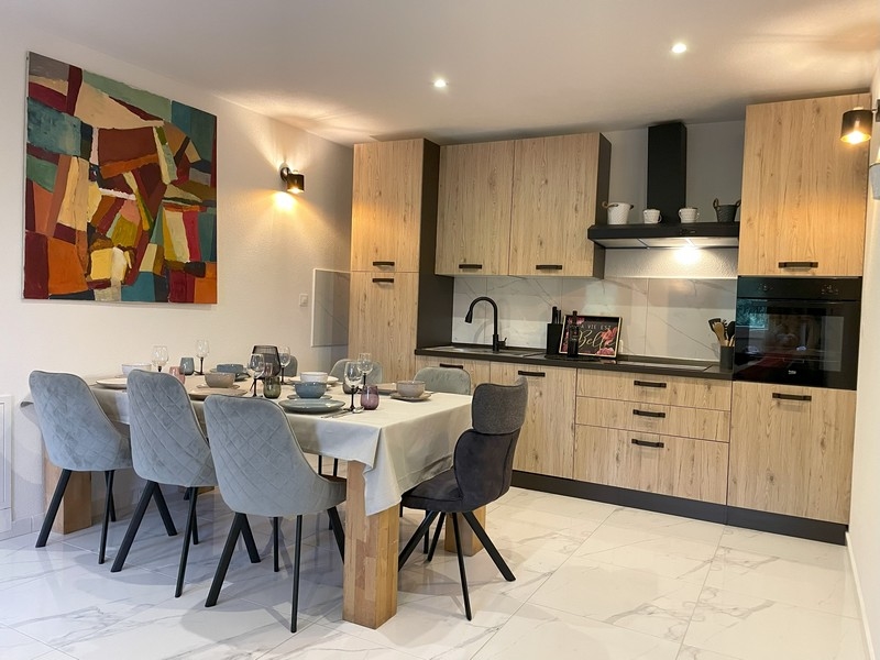 Matplats med stort matbord i fastighet H3391.