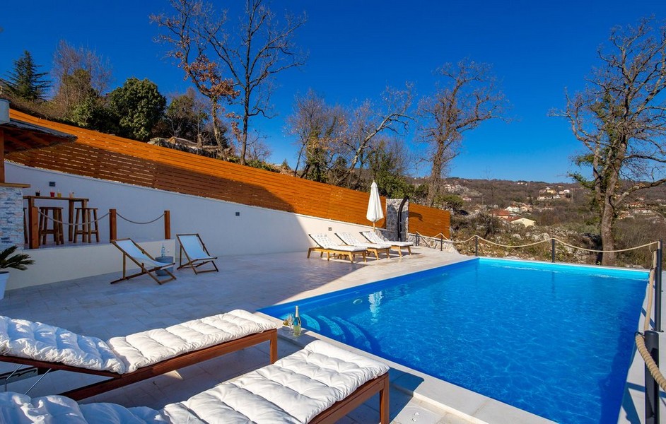 Pool och terrass till villa H3410 i Kroatien.