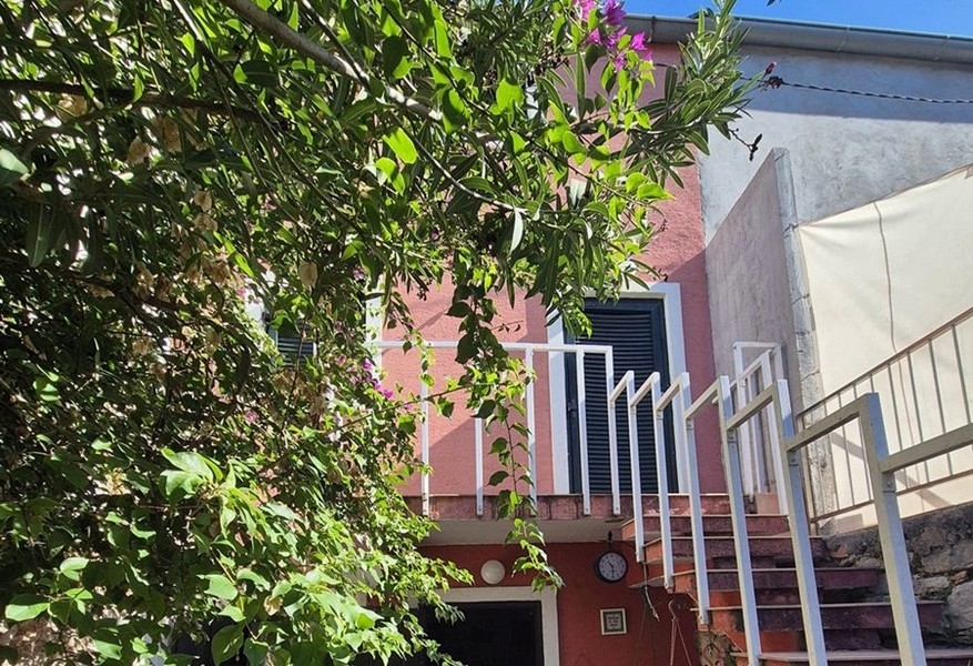 Stenhus till salu på ön Murter i Kroatien - Panorama Scouting H3439.