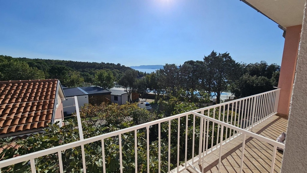 Havsutsikt från övervåningen av fastighet H3452 i Kroatien.