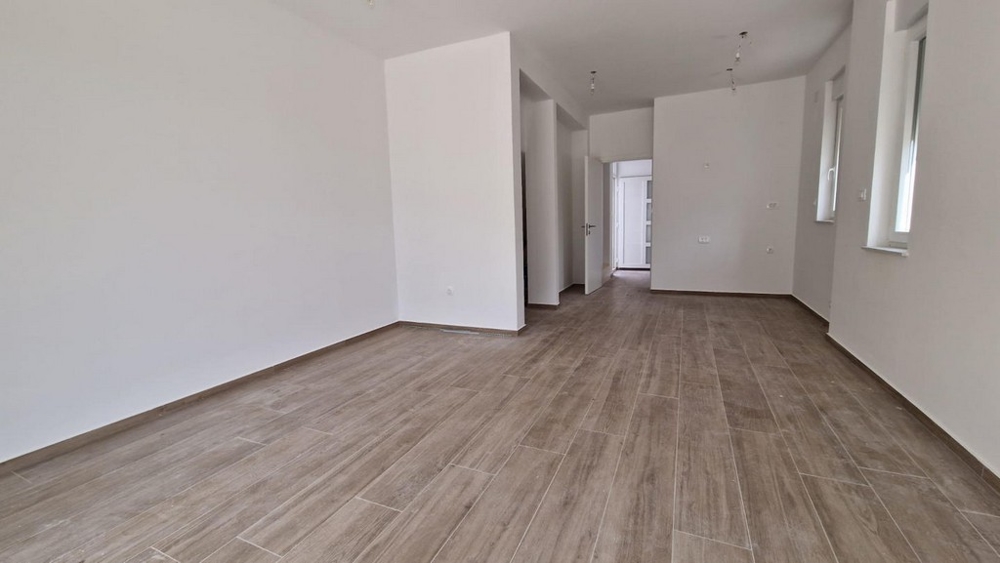 Baksidan av parhuset H3457 i Kroatien.