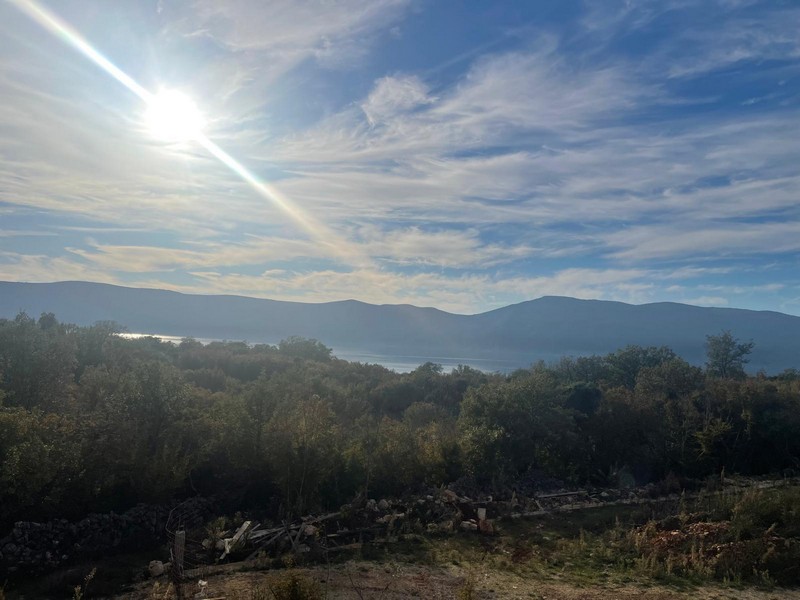 Havsutsikt över fastighet H3459 på ön Krk i norra Kroatien.