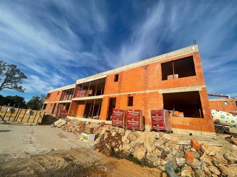 Skalkonstruktion av fastighet H3459 i Krk-regionen, Kroatien.