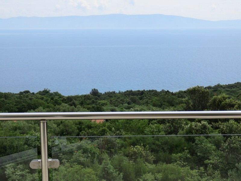Panoramautsikt över havet och Medelhavslandskapet.