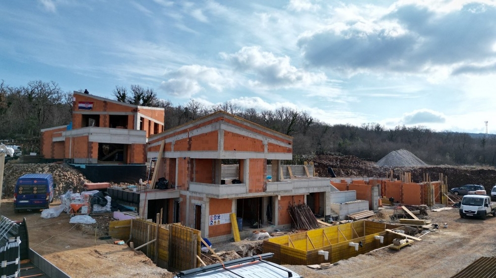 Modern villa i skalkonstruktion.