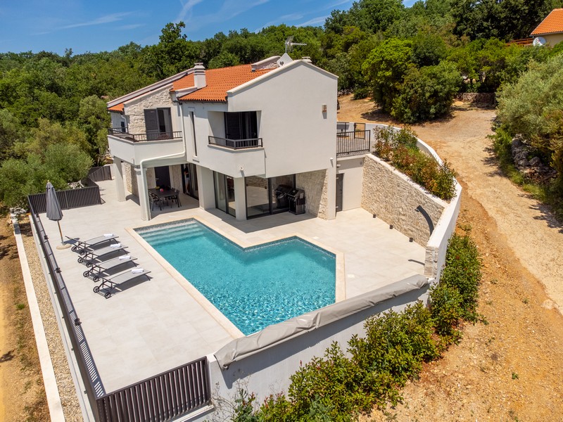 Köp en modern villa i lugnt läge vid havet i Kroatien - Panorama Scouting.