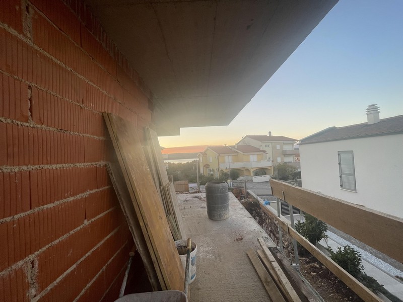 Utsikt från balkongen till havet.