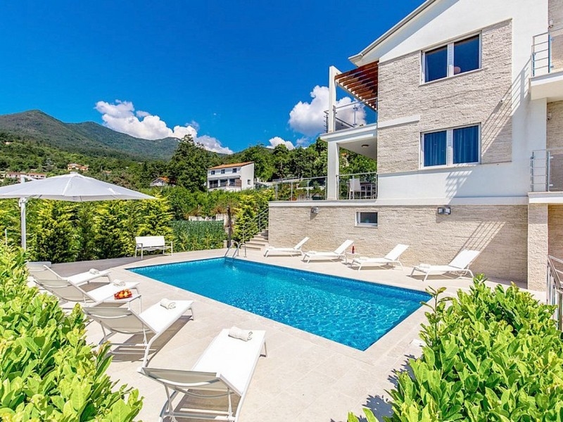 Villa med pool till salu i Kroatien - Panorama Scouting H3486.