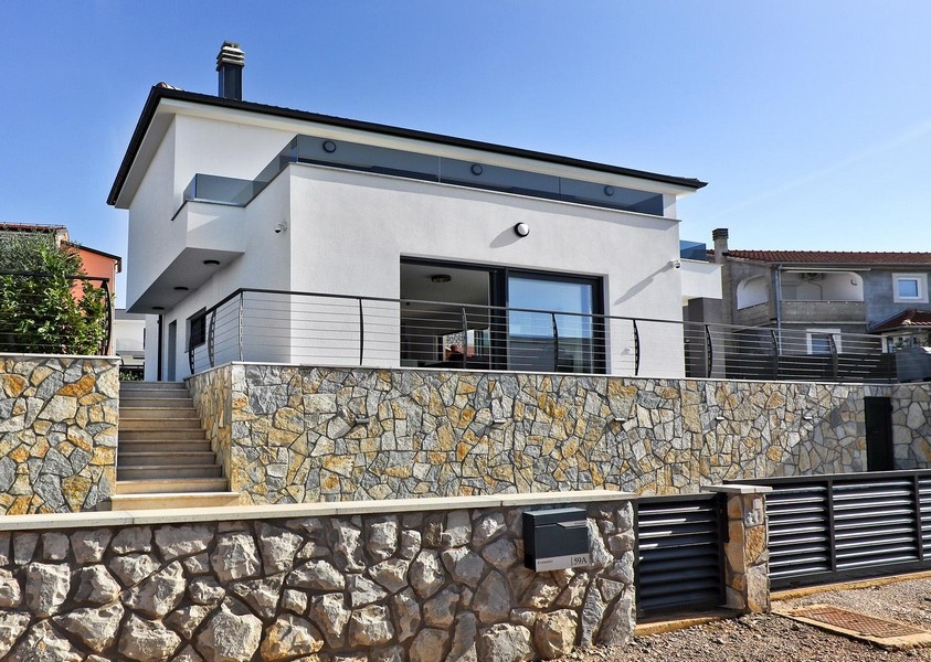 Elegant hus med terrass och pool på ön Krk, H3501