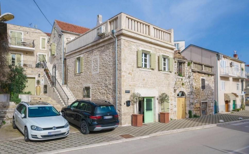 Stenhus till salu i Kroatien - Panorama Scouting.