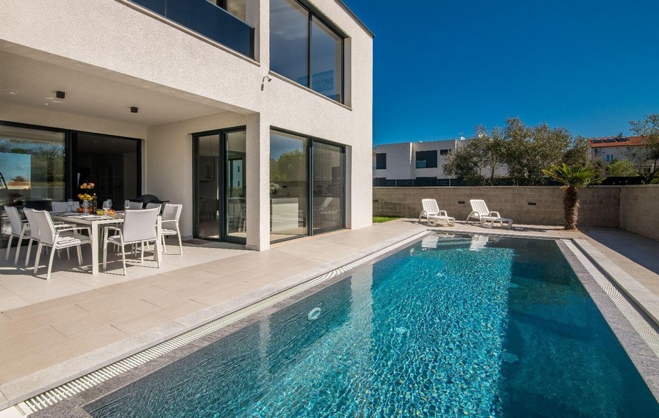 Villa med pool och terrass - fastighet H3528, ön Krk.