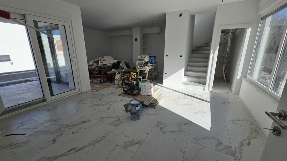 Interiör av huset i ett ofärdigt skick