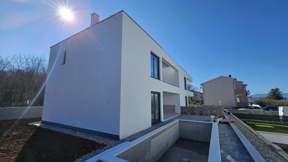 Pool av fastighet H3545 på ön Krk i Kroatien.