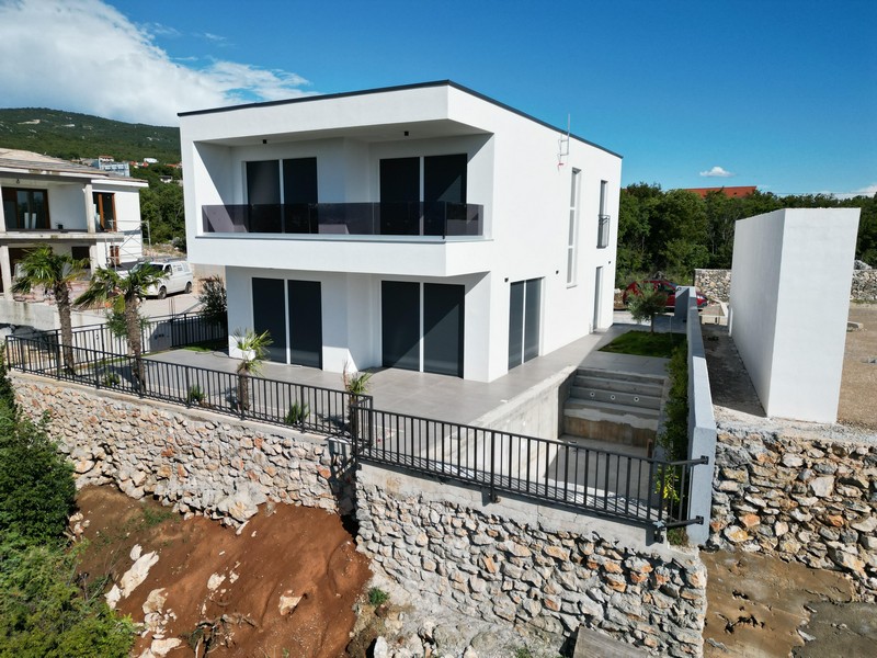 Villa med pool, terrass och havsutsikt