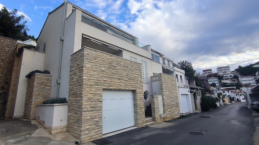 Parhus med garage till salu i Kroatien - Panorama Scouting H3548.