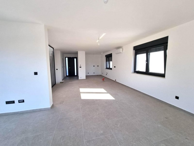 Rymligt och ljust rum på övervåningen