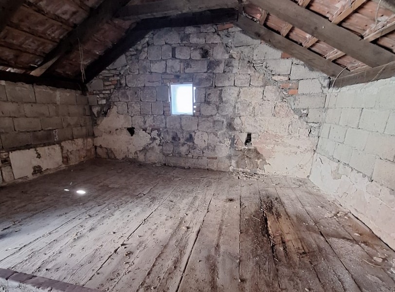 Vinden i behov av renovering.