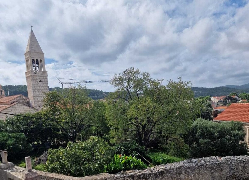 Utsikt över kyrktornet och gamla stan