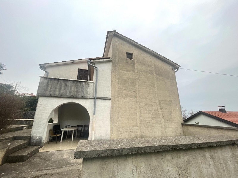 Sidovy med täckt terrass