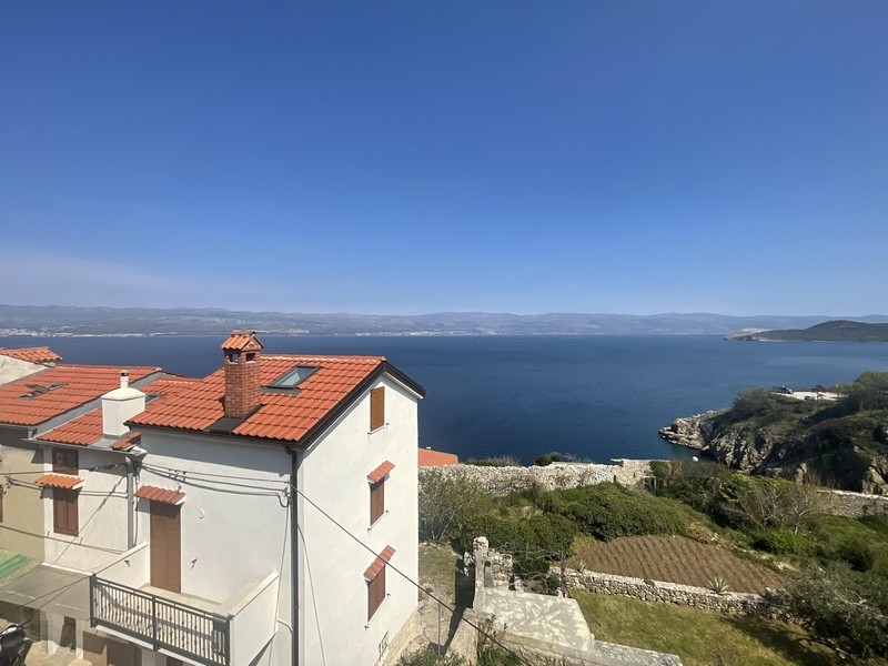 Köp ett hus på ön Krk i Vrbnik - Panorama Scouting H3580.