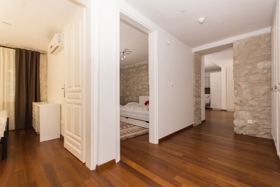 Hall med tillgång till flera sovrum