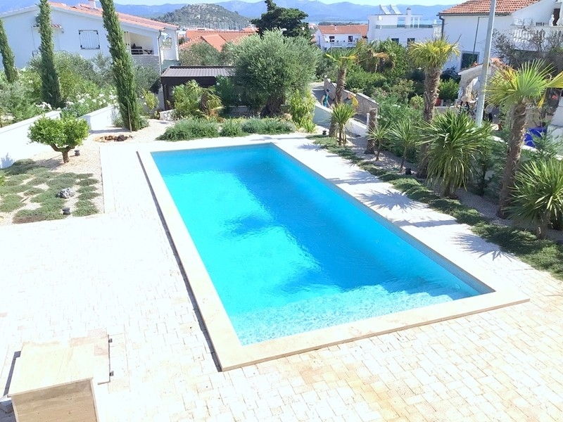 Pool och terrass till villa H3592 i Kroatien.