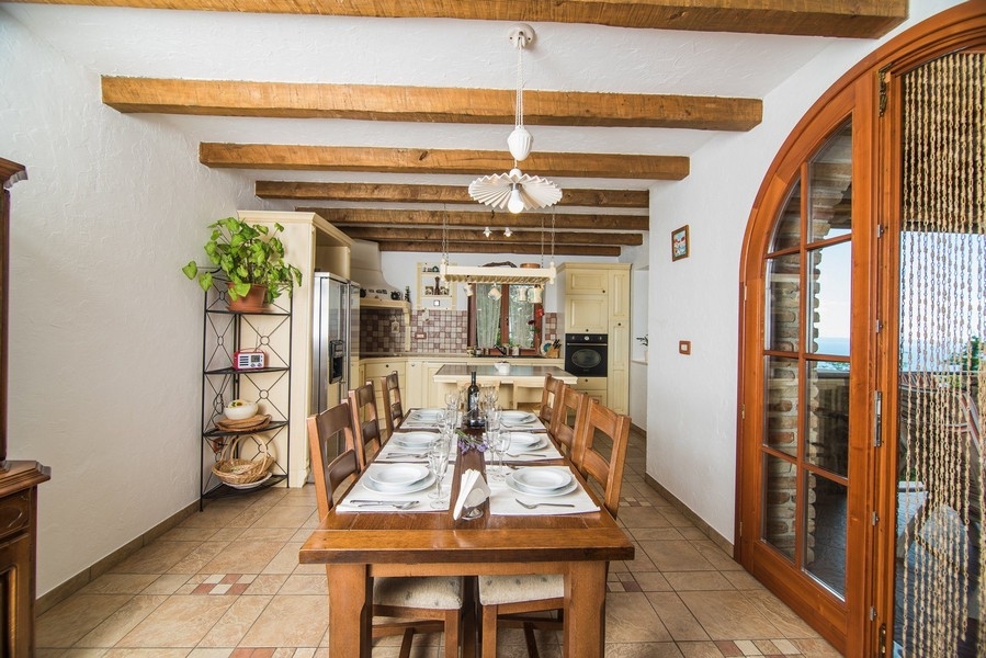 Kök med intilliggande matplats