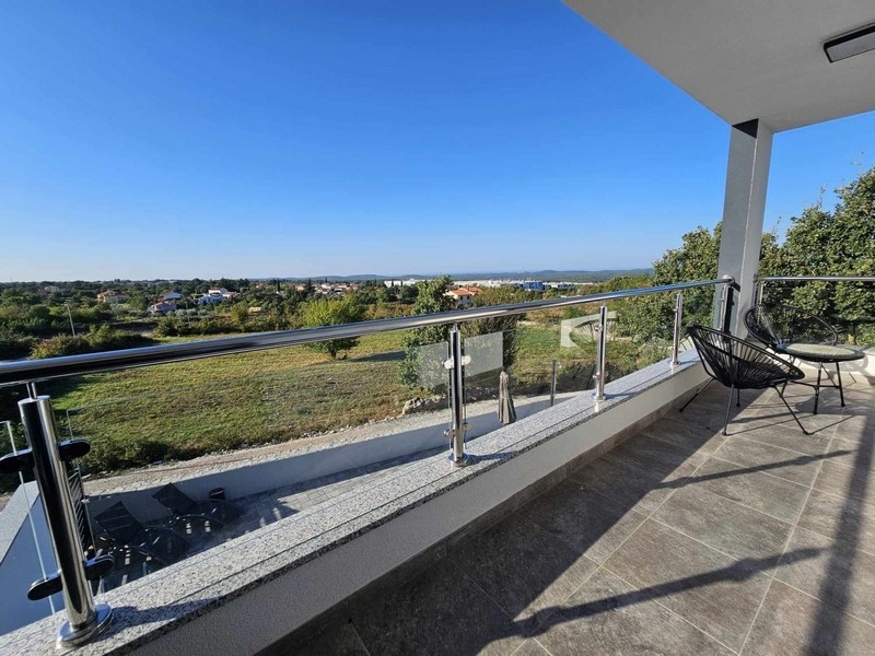 Havsutsikt över fastigheten H3612 i Kanfanar i Istrien.