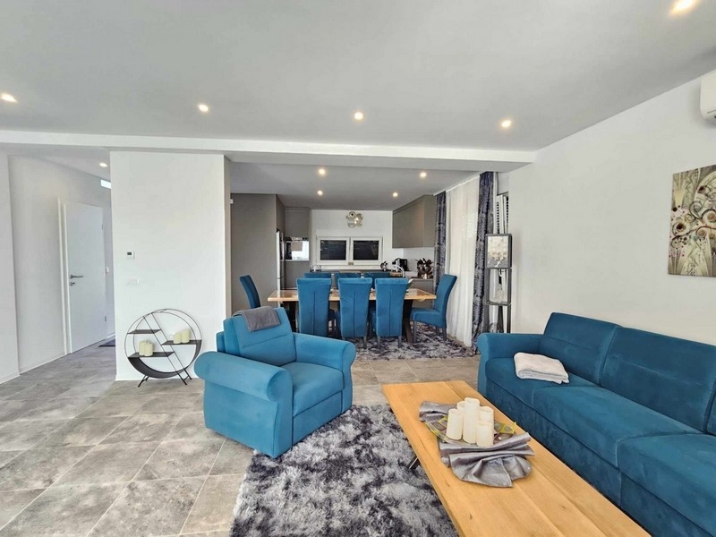 Vardagsrum i parhus H3613 i Istrien.