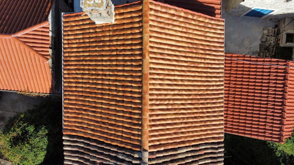 Ovanifrån av husets tegeltak