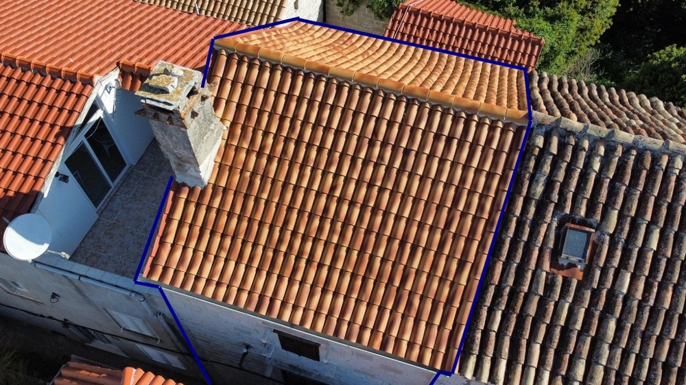 Flygfoto med takyta markerad