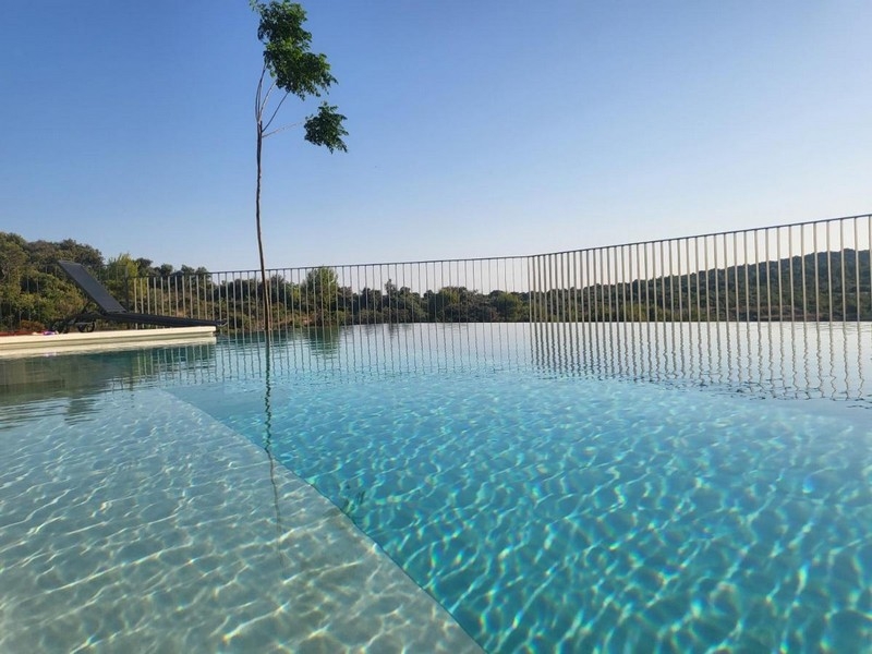 Pool i lyxfastigheten H3645 i Kroatien - Panorama Scouting.