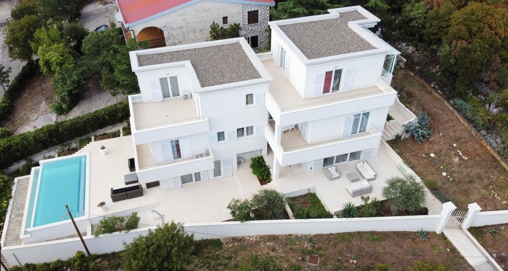 Hus nära havet i Kroatien.