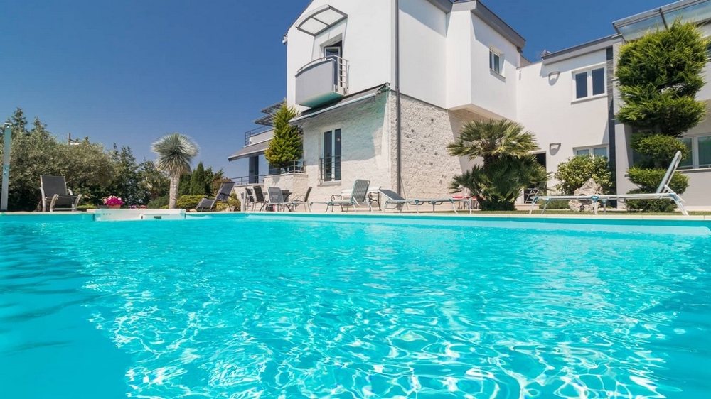 Villa med stor pool till salu i Kroatien - Panorama Scouting.