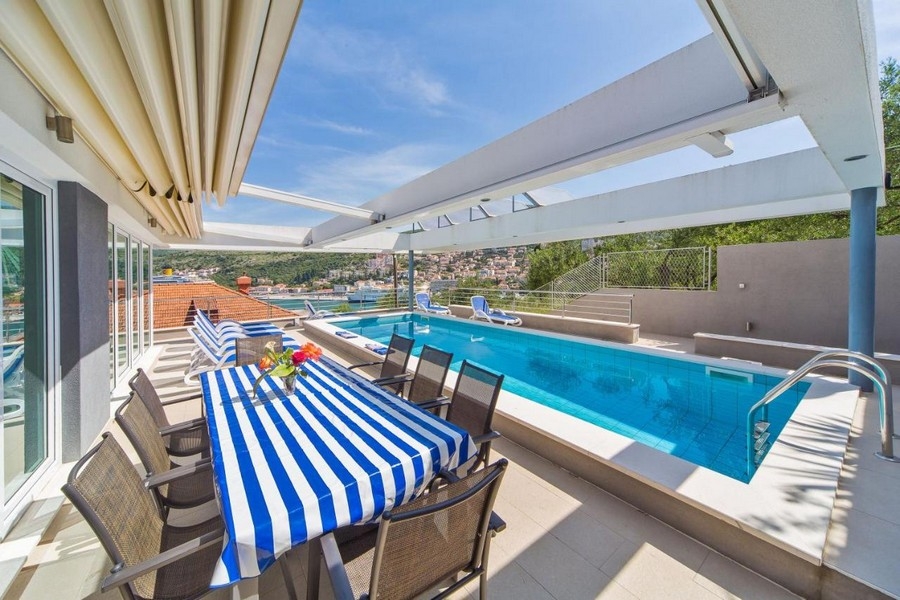 Villa med pool och havsutsikt till salu i Dubrovnik, Dalmatien.