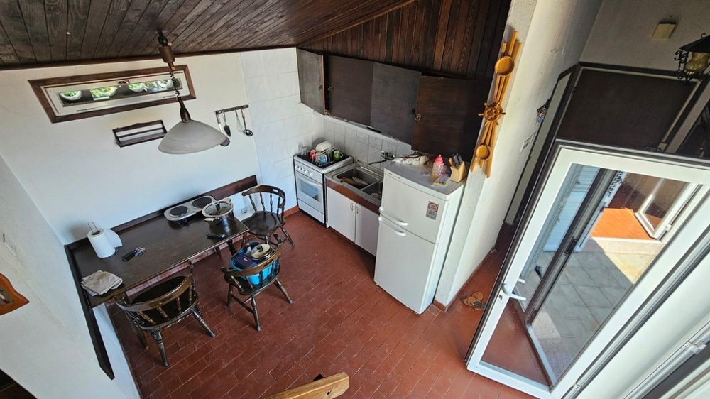 Kök med matplats på bottenvåningen