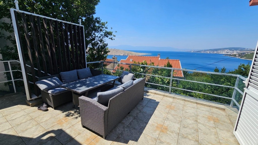 Havsutsikt över fastigheten H3658 i Kroatien nära Kraljevica, Crikvenica-regionen.