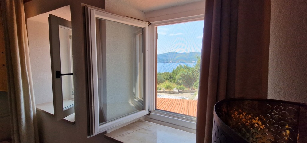 Fönster med havsutsikt