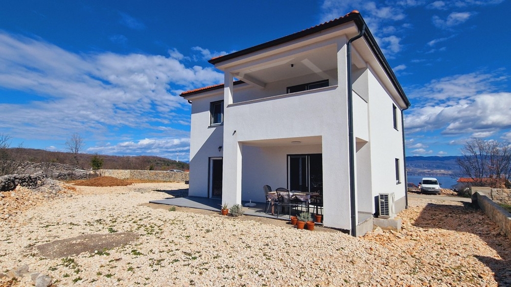 Modernt fristående hus med terrass och havsutsikt på Krk