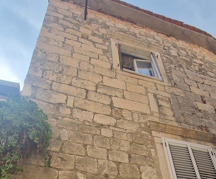 Fastigheter i Kroatien - stenhus H3678 till salu.