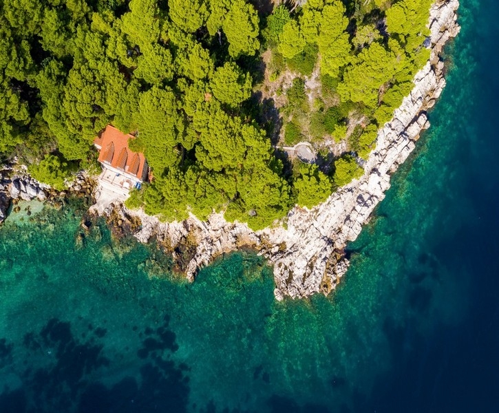 Fastighet i 1: a raden till havet i Kroatien, Dubrovnik.