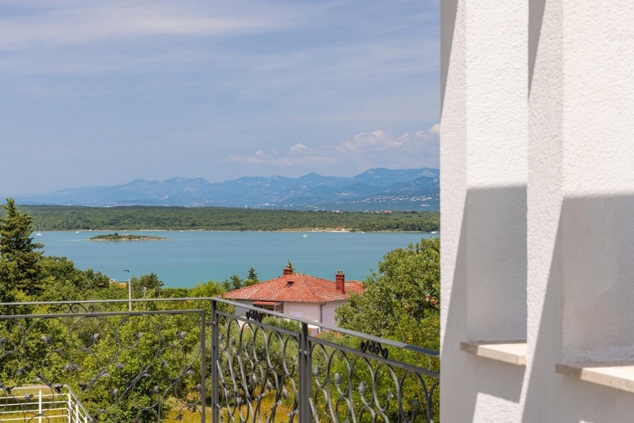 Balkong med havsutsikt Soline ön Krk