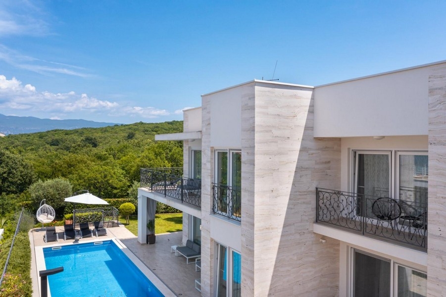 Modern villa med pool och terrass Krk